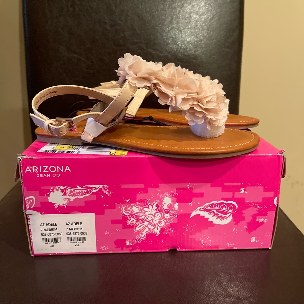BRAND NEW Light Pink Flower Sandals